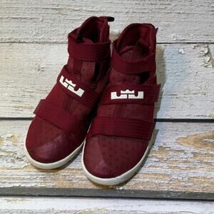 Nike Soldier Boys 5Y Maroon High Top Basketball Sneakers Back to School Shoes